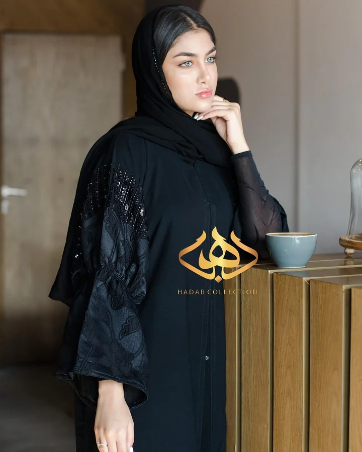 عباية بتفاصيل خرز — 033