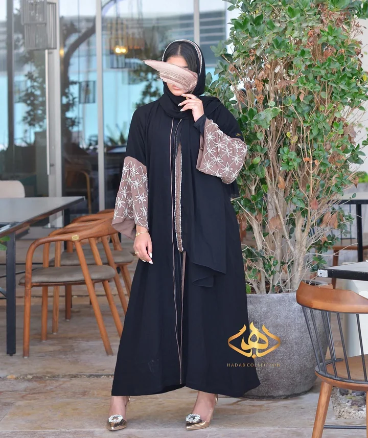 عباية بتفاصيل خرز — 044