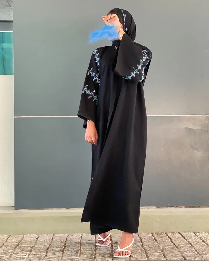 عباية بتفاصيل خرز — BLC007