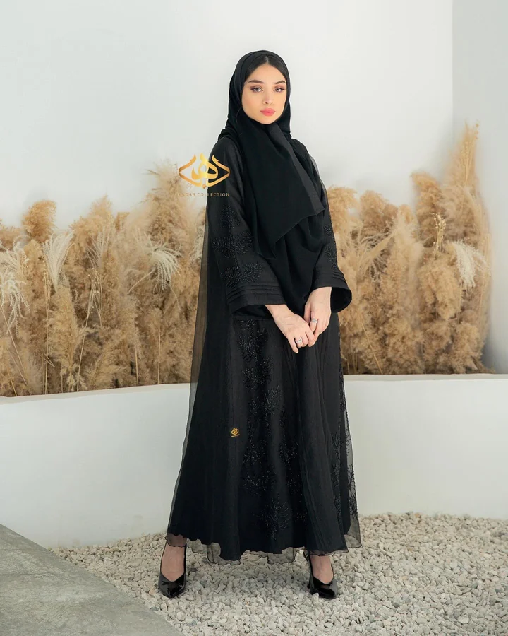 عباية بتفاصيل خرز — E&W0012