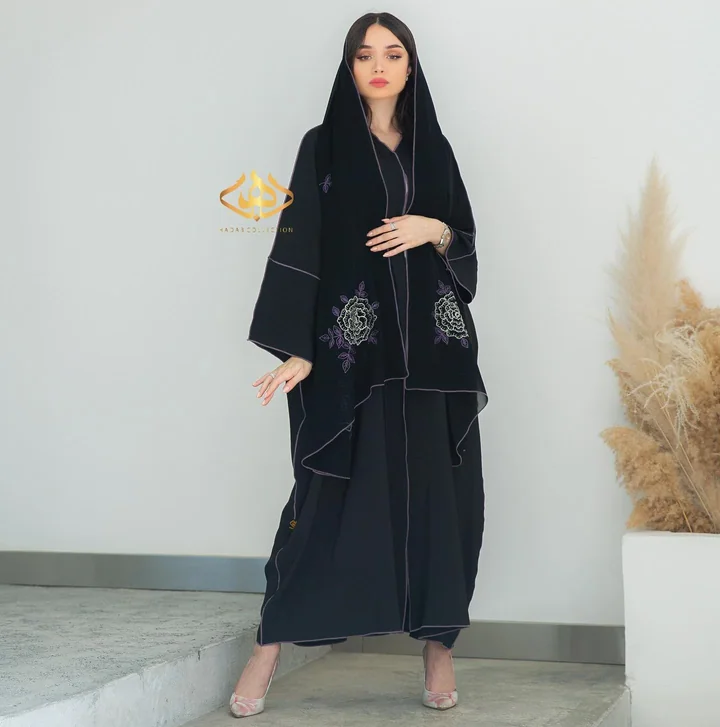 عباية مطرّزة — E&W008