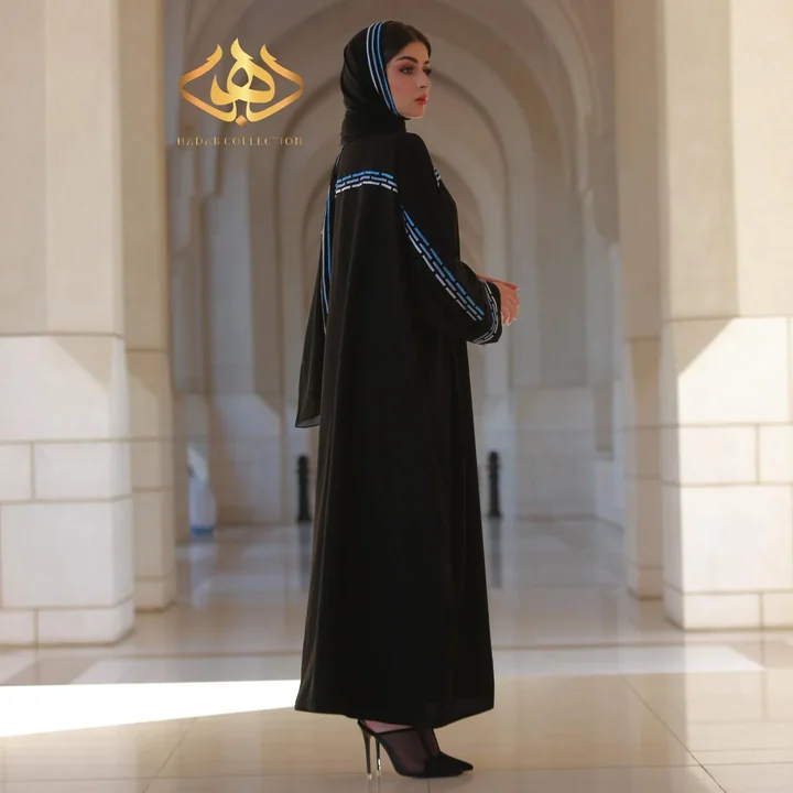 عباية كريب مطرّزة — EID002
