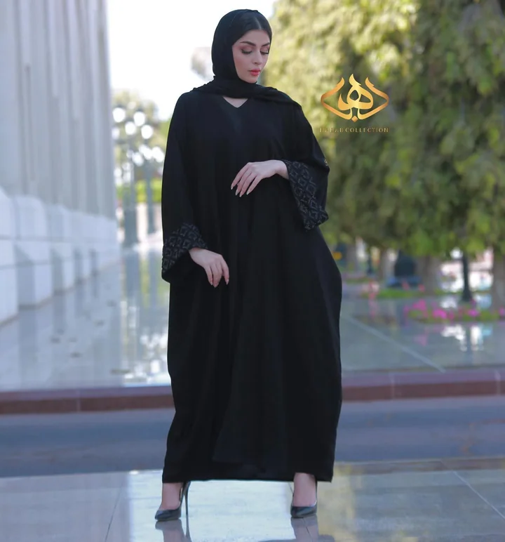 عباية بتفاصيل خرز — EID008