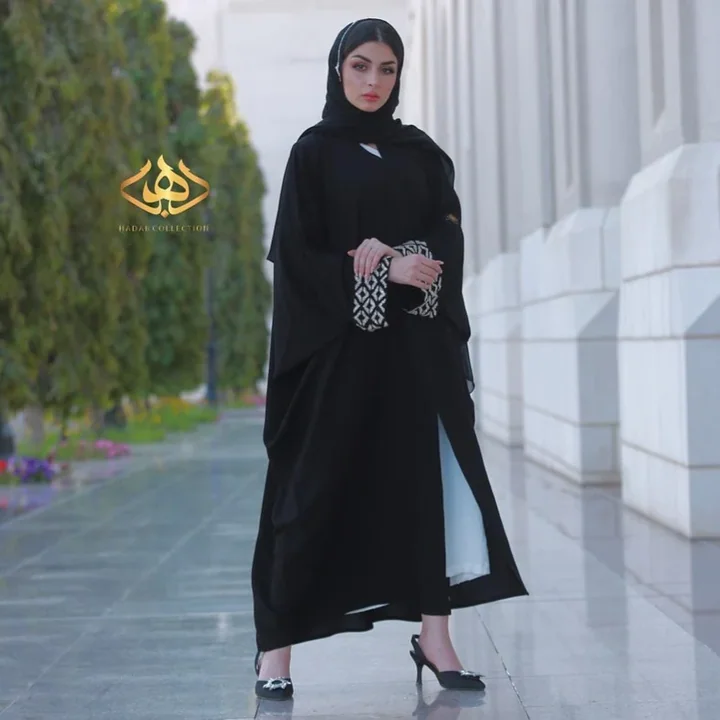 عباية بتفاصيل خرز — EID009