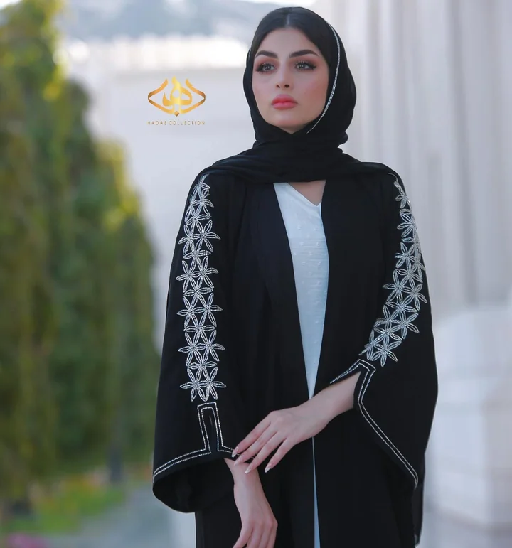 عباية بتفاصيل خرز — EID013