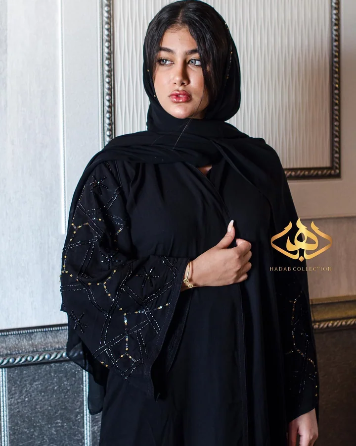 عباية بتفاصيل خرز — H048