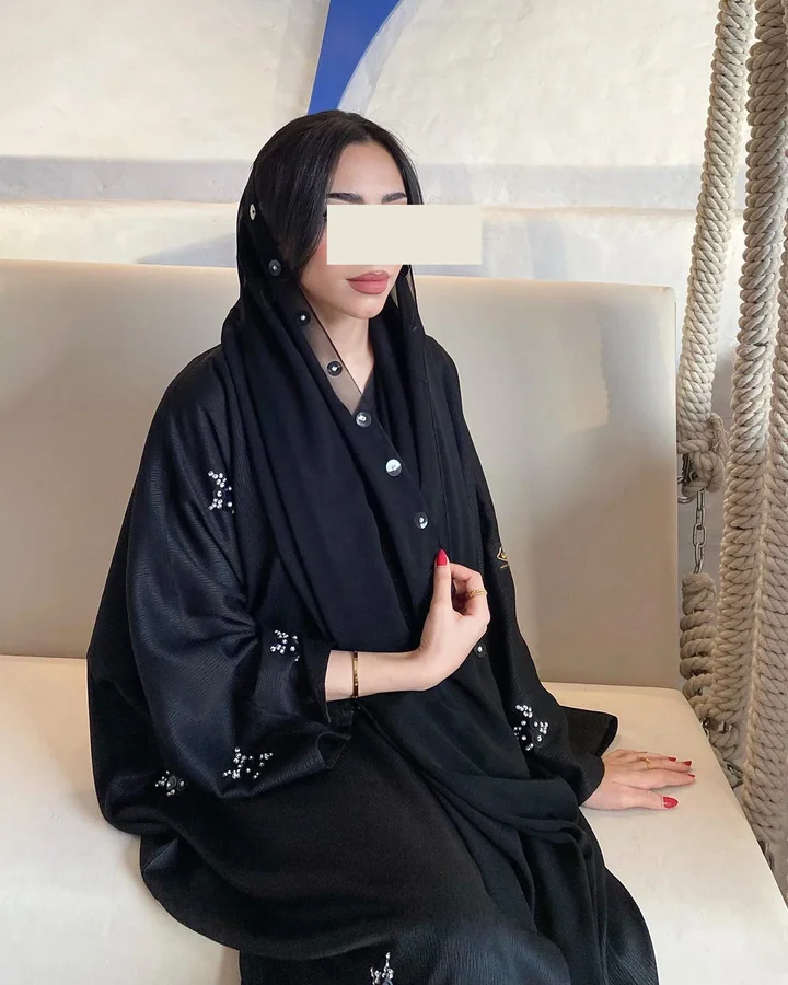 عباية بتفاصيل خرز — HDB015