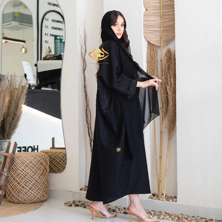 عباية كريب بتفاصيل خرز — HDB020