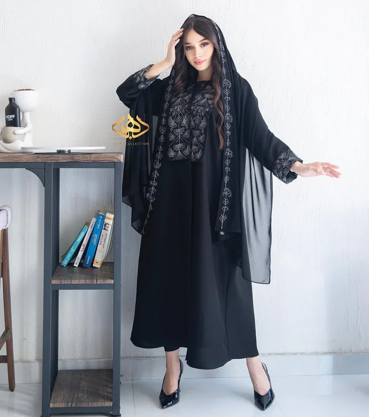 عباية كريب مطرّزة — HDB026