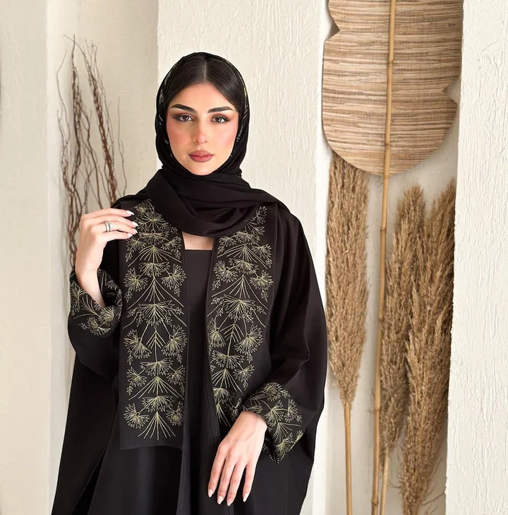 عباية كريب مطرّزة — HDB026G