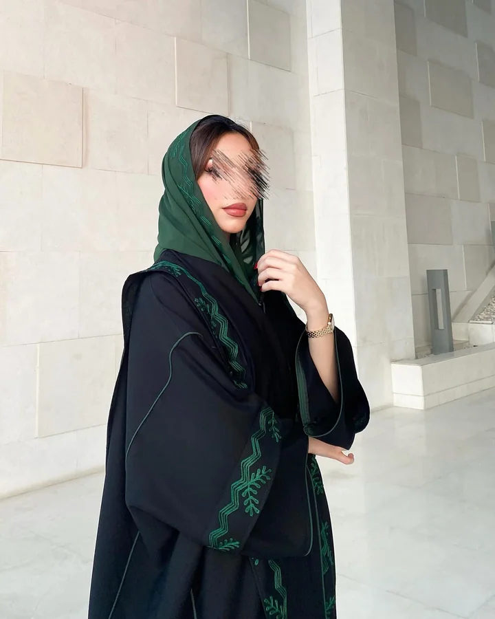 عباية كريب مطرّزة — HDB031-GREEN
