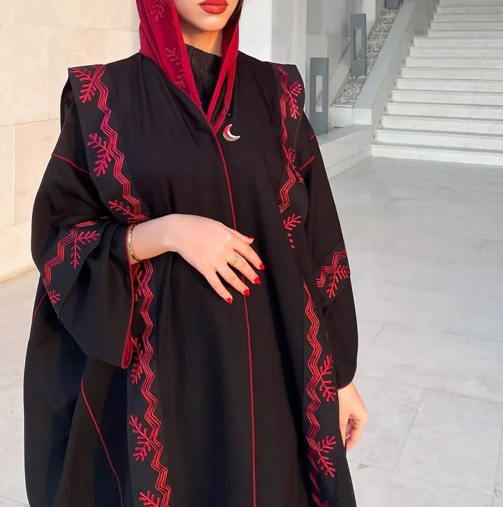 عباية كريب مطرّزة — HDB031-RED