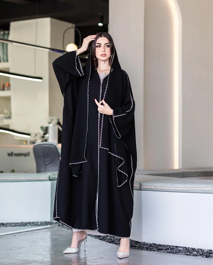 عباية كريب مطرّزة — HDB050