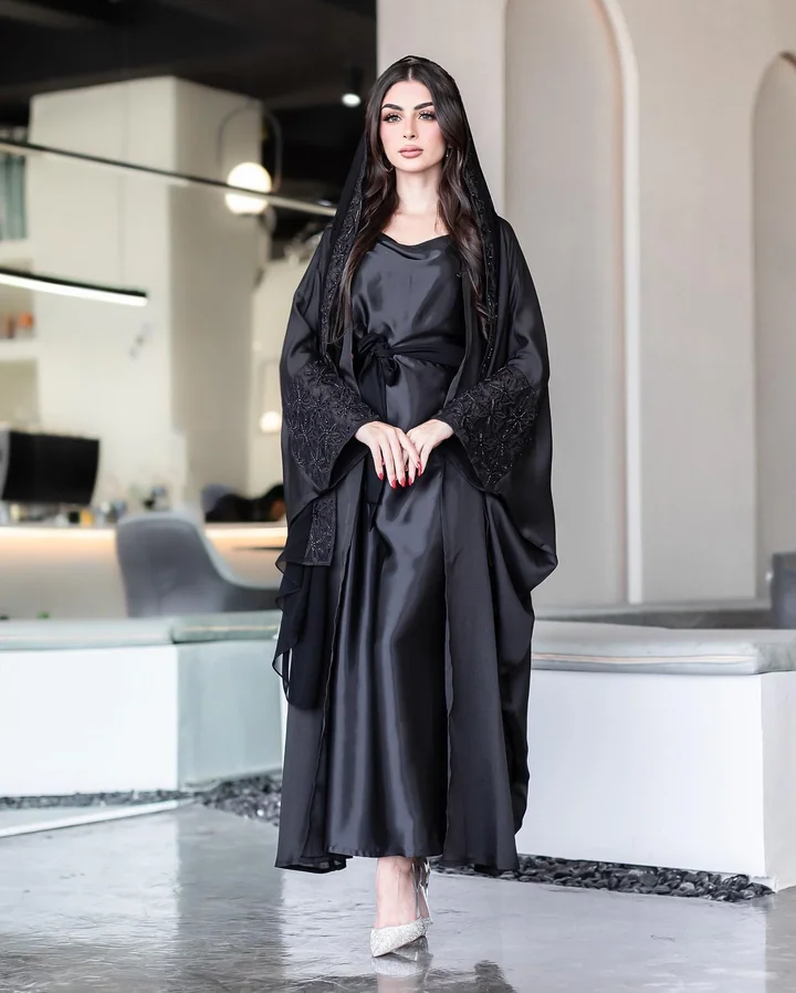 عباية لينن بتفاصيل خرز — HDB054