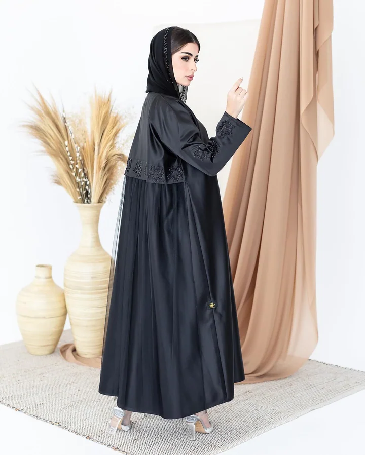 عباية كريب بتفاصيل خرز — HDB060