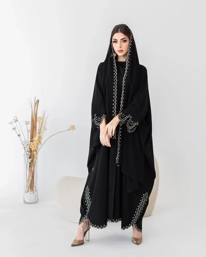 عباية كريب مطرّزة — HDB065