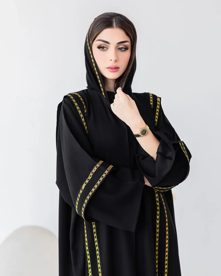 عباية كريب مطرّزة — HDB069