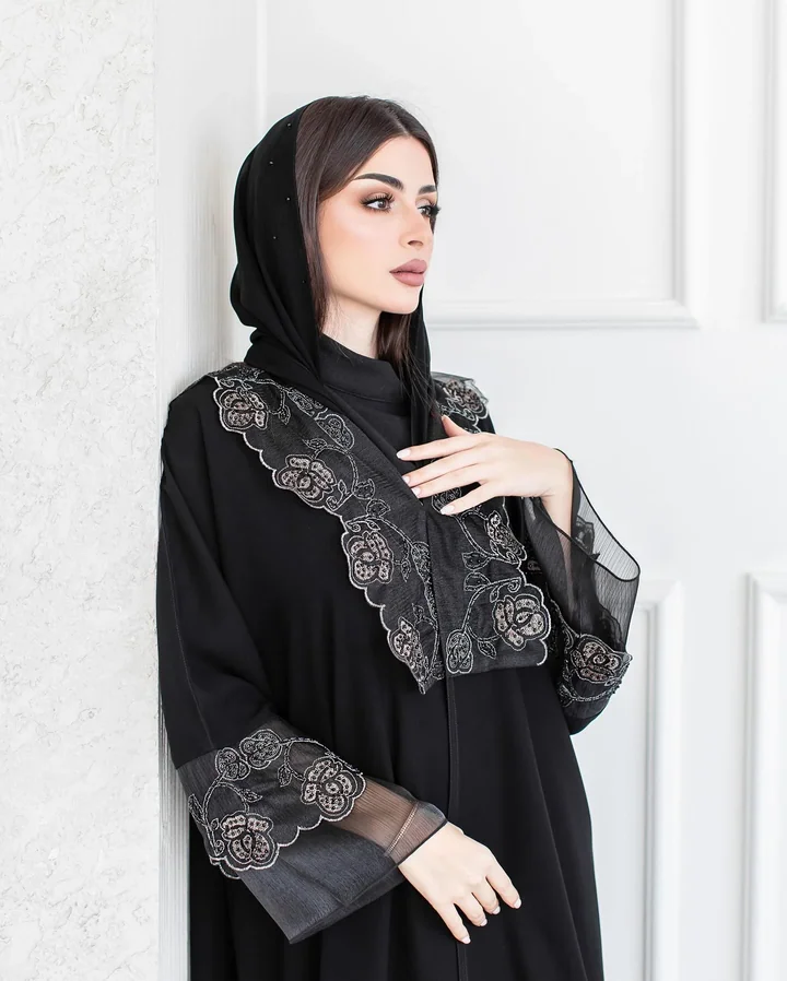 عباية كريب بتفاصيل خرز — HDB081