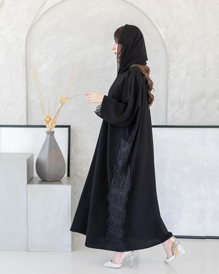 عباية كريب بتفاصيل كريستال — HDB105