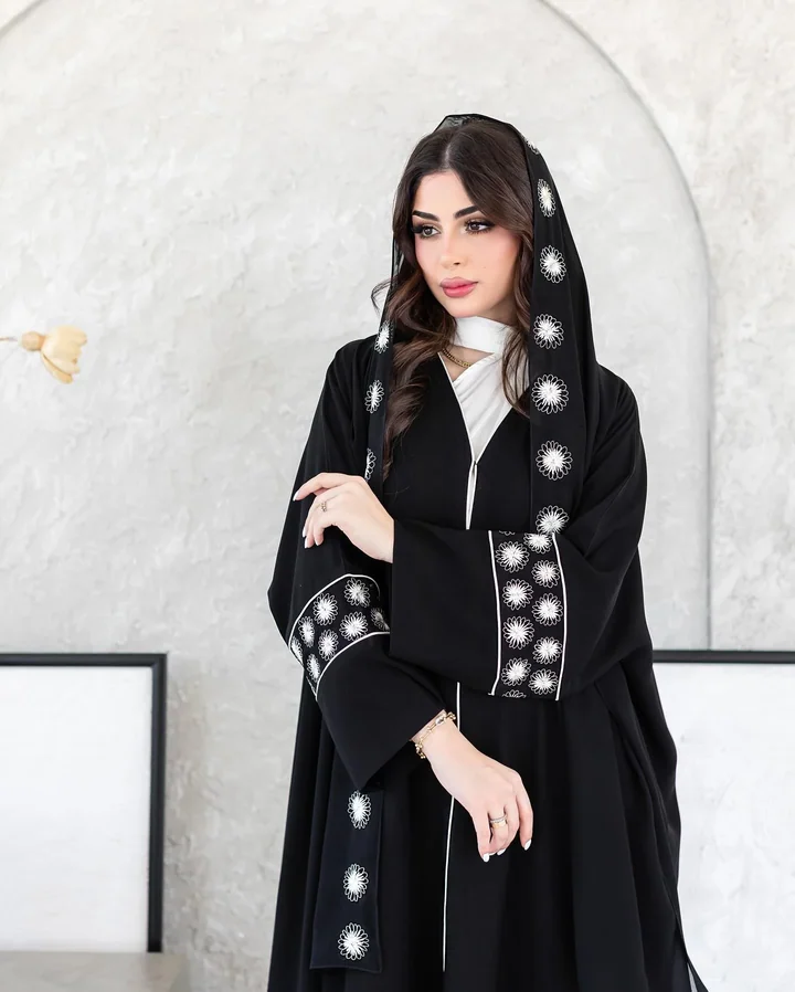 عباية كريب مطرّزة — HDB106