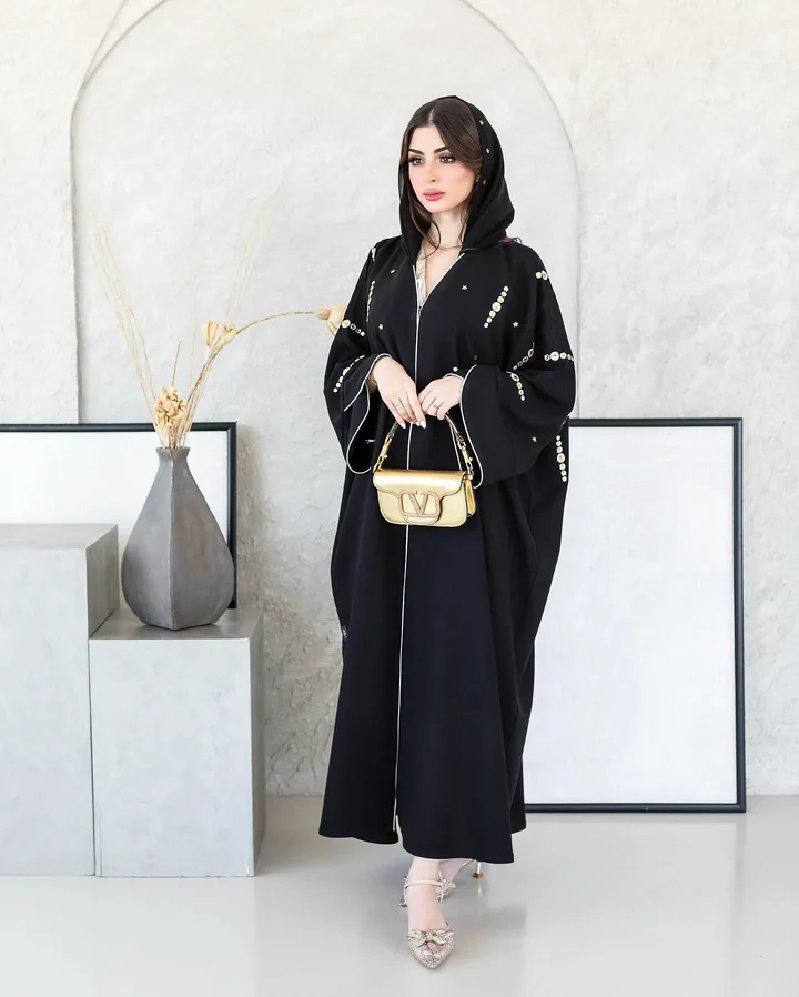 عباية كريب مطرّزة — HDB107