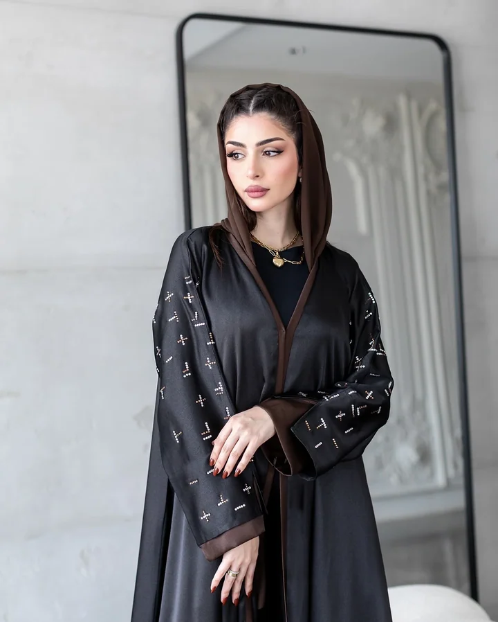عباية كريب بتفاصيل كريستال — HDB112