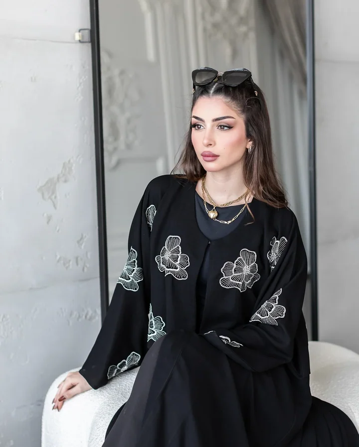 عباية كريب مطرّزة — HDB113