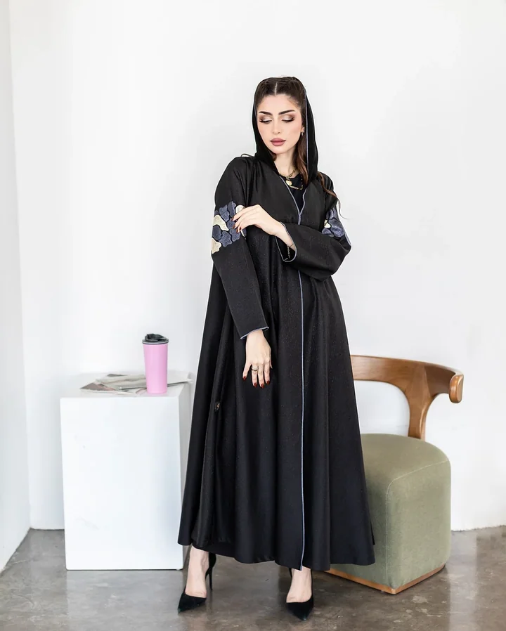 عباية مطرّزة — HDB115