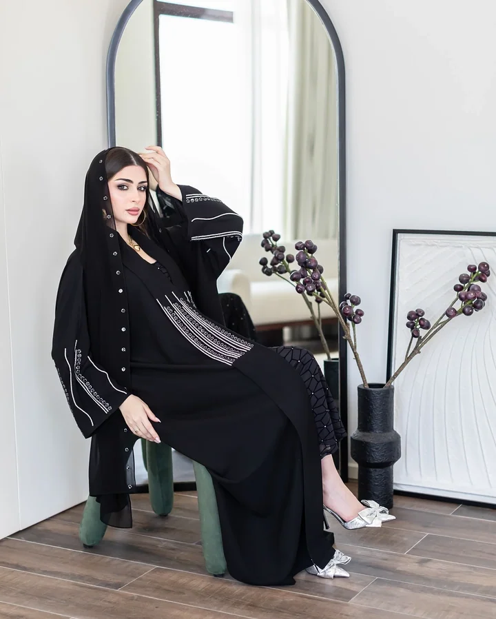 عباية كريب بتفاصيل خرز — HDB131