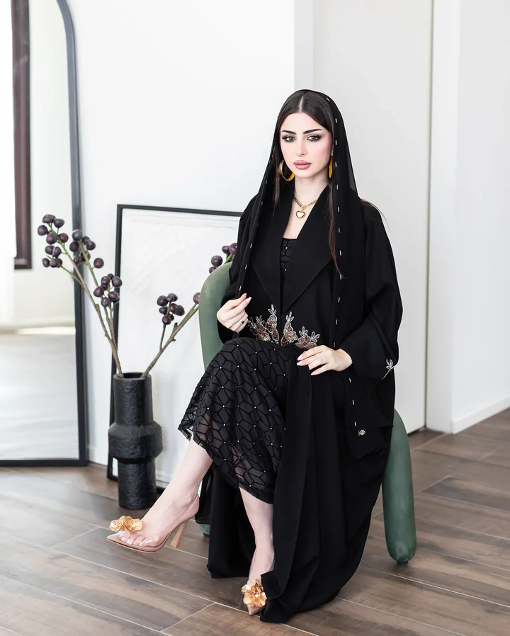 عباية كريب بتفاصيل خرز — HDB136