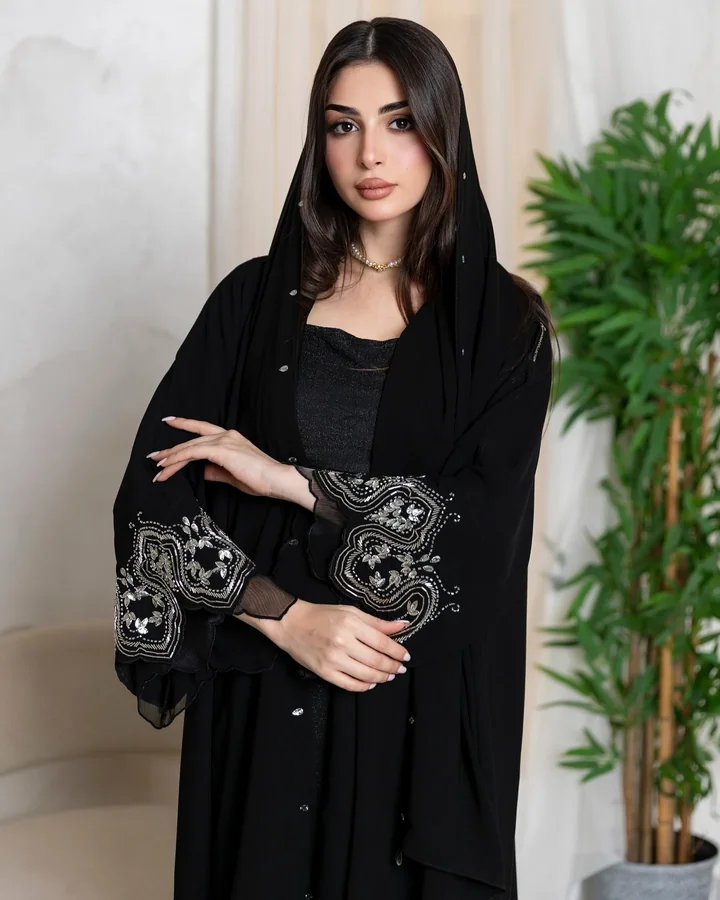 عباية كريب بتفاصيل خرز — HDB172