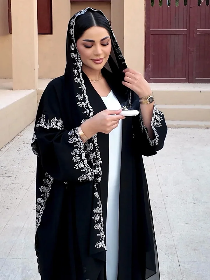عباية كريب مطرّزة — HDB188