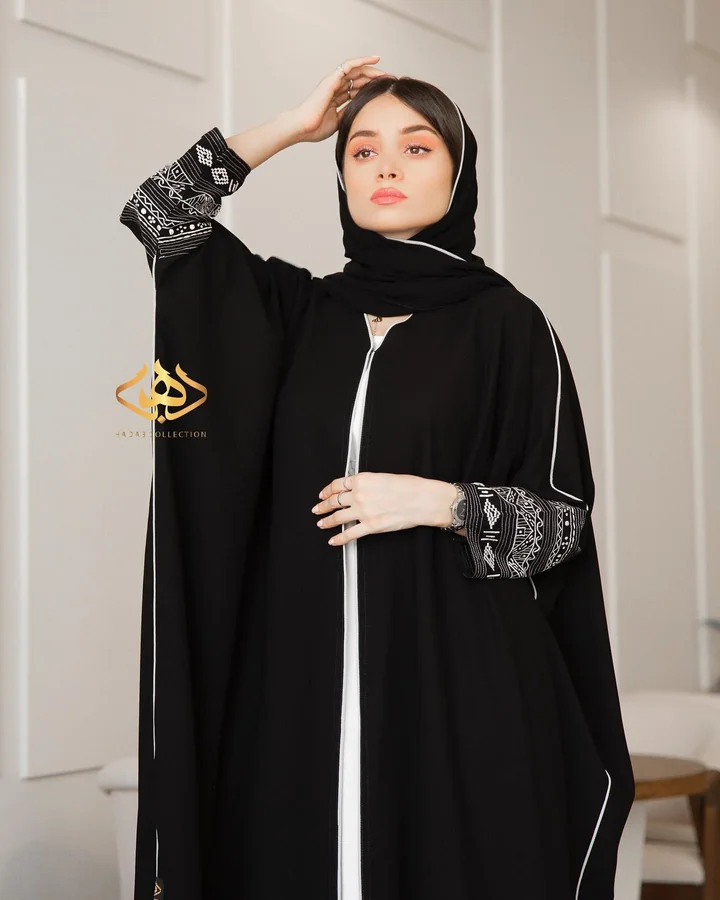 عباية مطرّزة — HELLO005