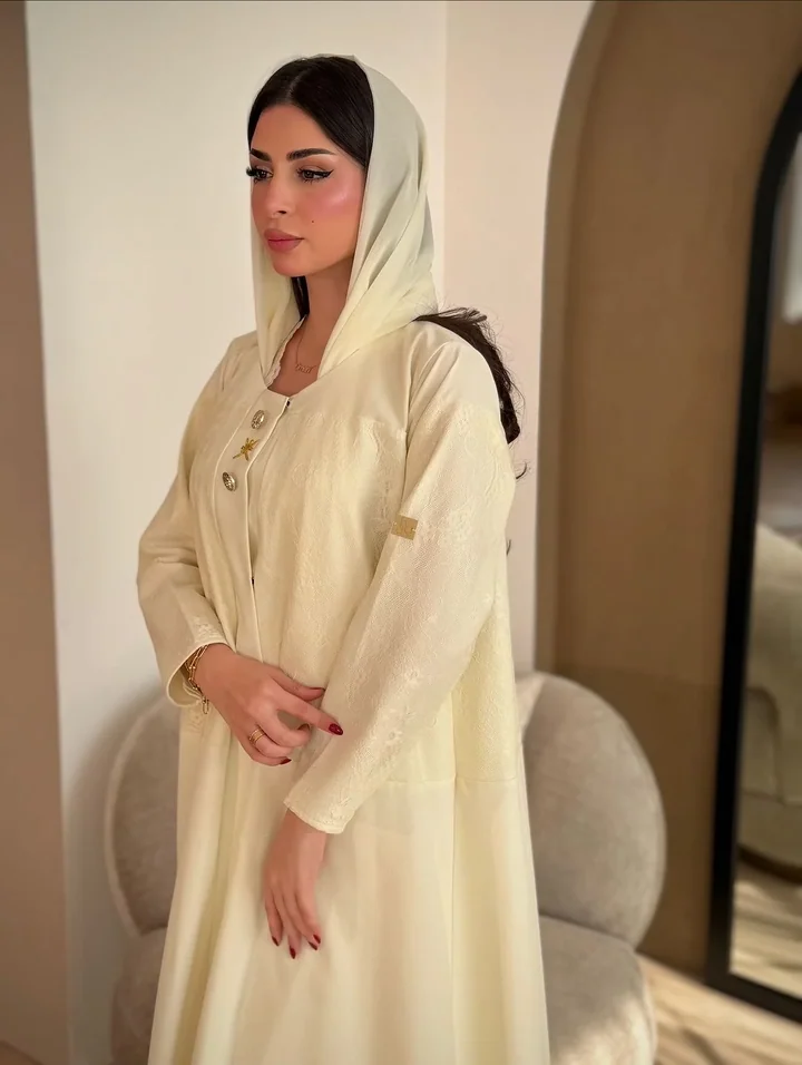 عباية كريب بتفاصيل دانتيل — ND2-OFF-WHITE