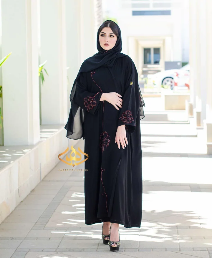 عباية مطرّزة — W064