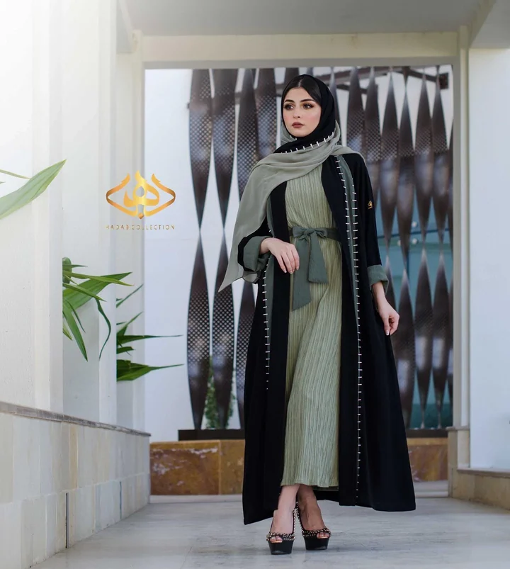 عباية مطرّزة — W069